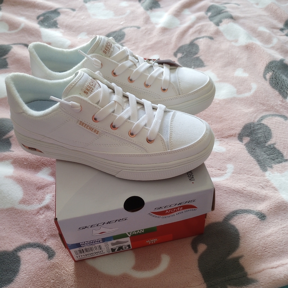 Skechers arch support sneakers
